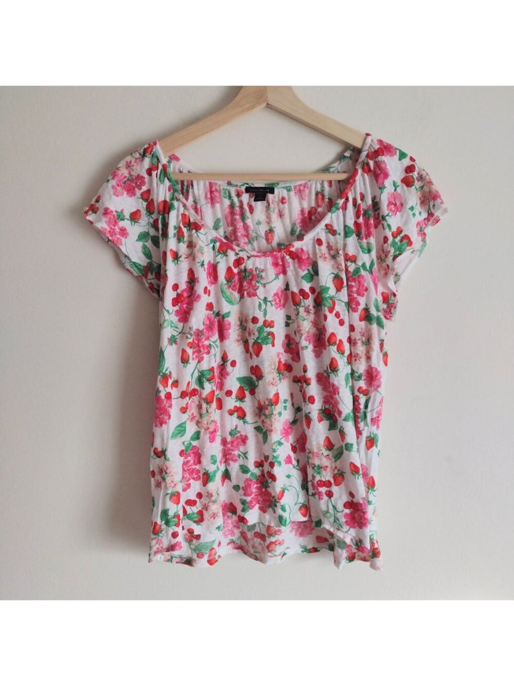 Ann Taylor Linen Summer Tee S Strawberry Print Relaxed Fit Top